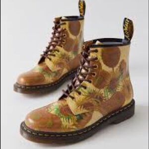 !!! NWT Sunflower Van Gogh Museum Collaboration W 9 M 8 DOC MARTENS Dr. Martens